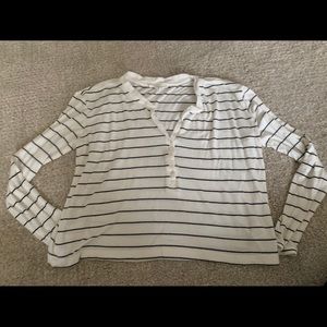 Cropped long sleeve shirt